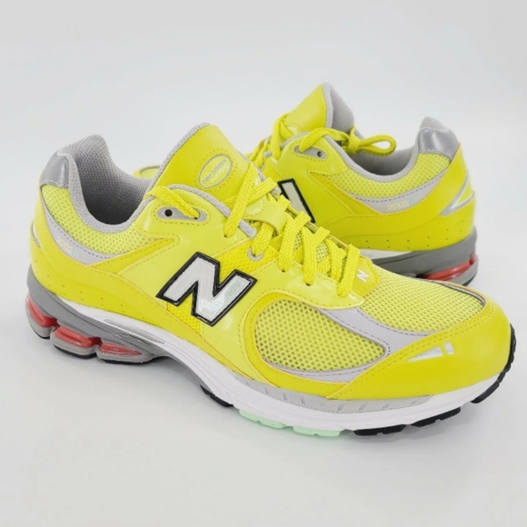 - New Balance 2002R Yellow Lime M2002RLC Men\'s Size 8 women\'s 10 Running main image 9